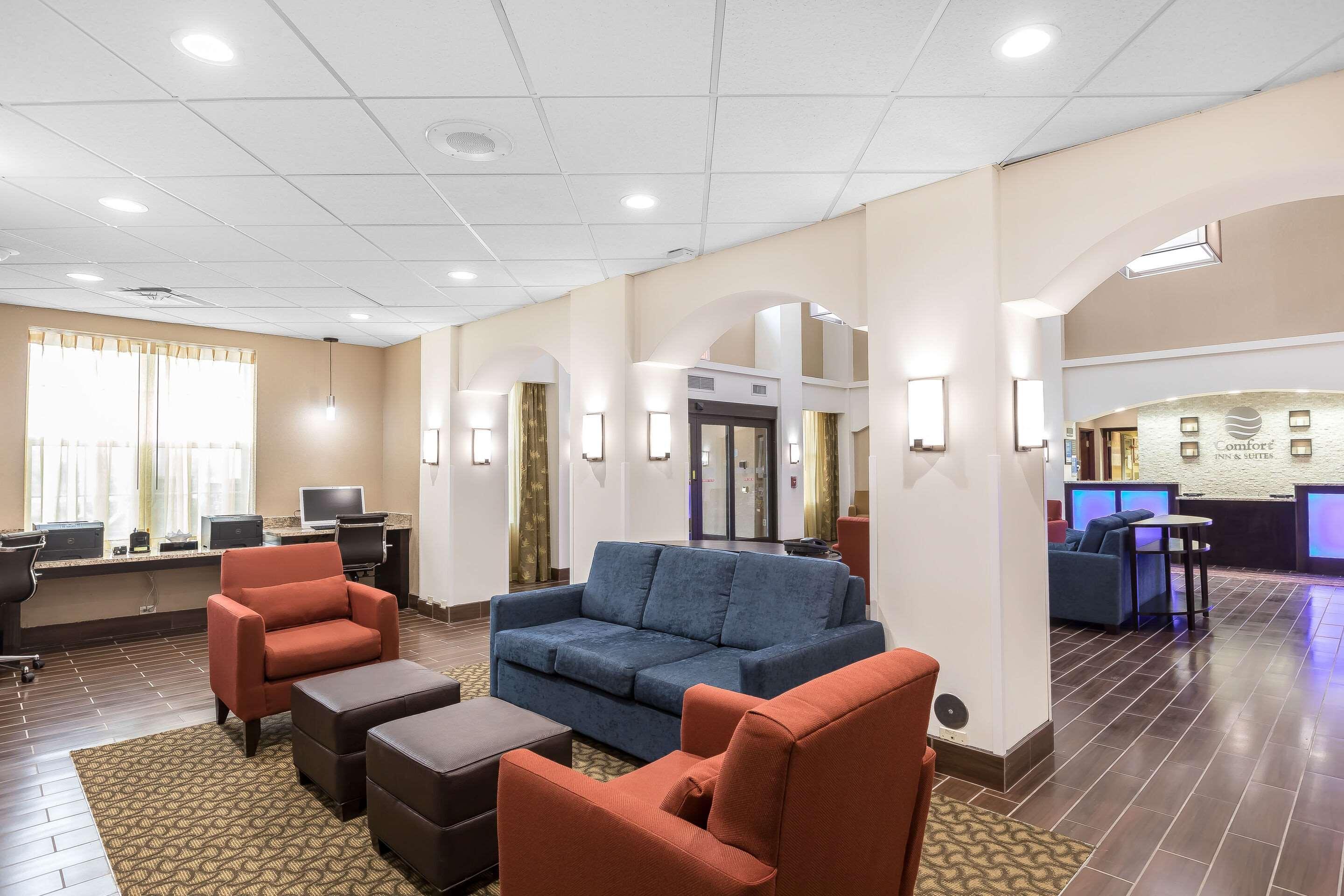 Comfort Inn & Suites Allen Park/Dearborn Exterior photo