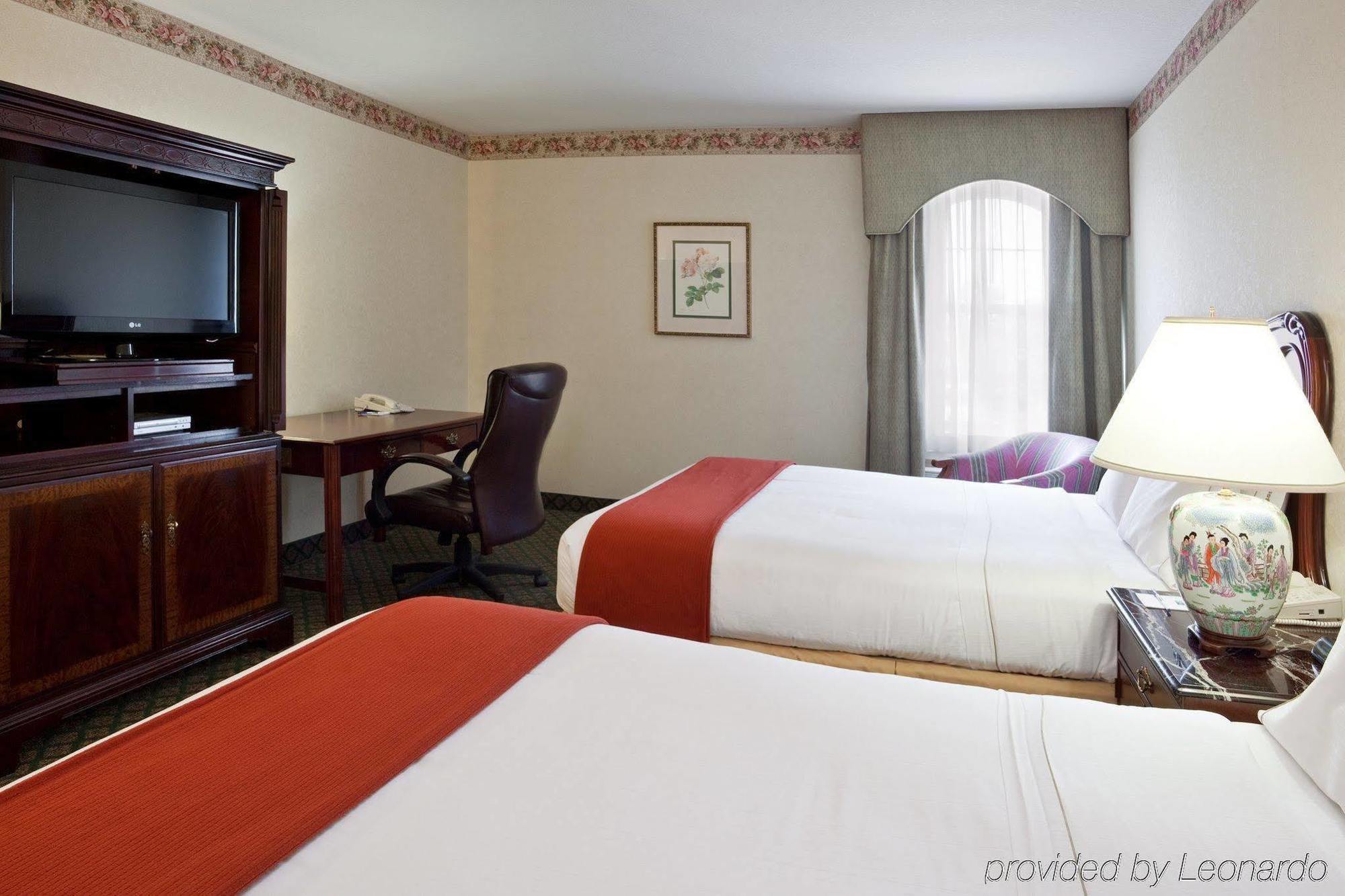 Comfort Inn & Suites Allen Park/Dearborn Room photo